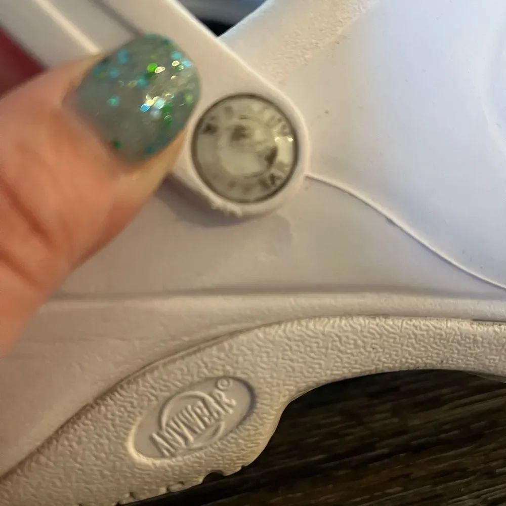 Any Wear Work Wear White Nurse Clogs Shoes sz 8 (m) 9.5 (W) - Picture 2 of 7